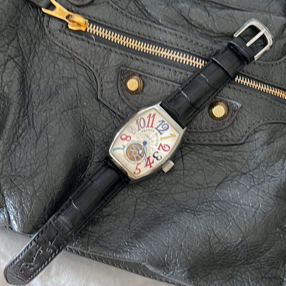 Very beautiful, popular time piece, perfect condition!